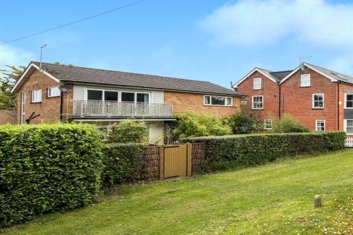 2 Bedroom Flat To Rent In Princes Crescent, Lyndhurst, SO43