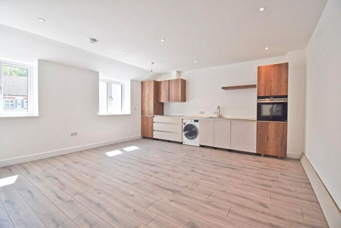 1 Bedroom Apartment To Rent In Ashley Road, Walton-on-Thames, KT12