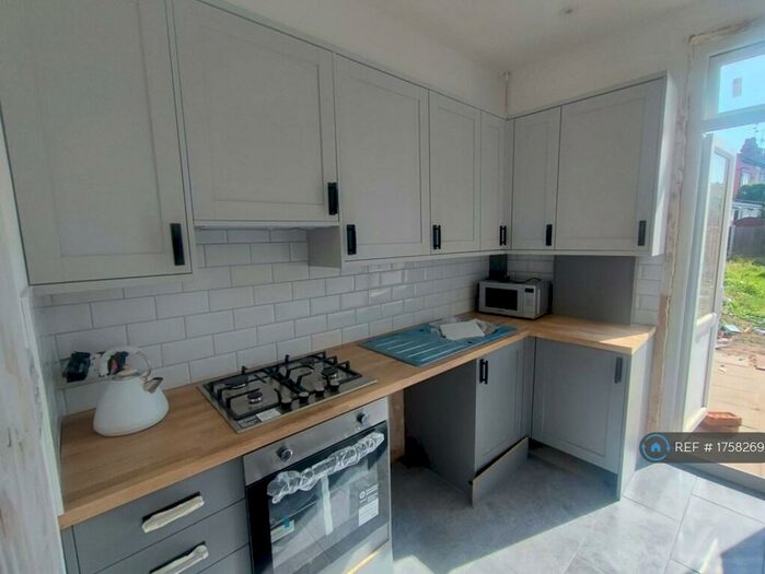 1 Bedroom Flat To Rent In Bournemouth Park Road, Southend-On-Sea, SS2