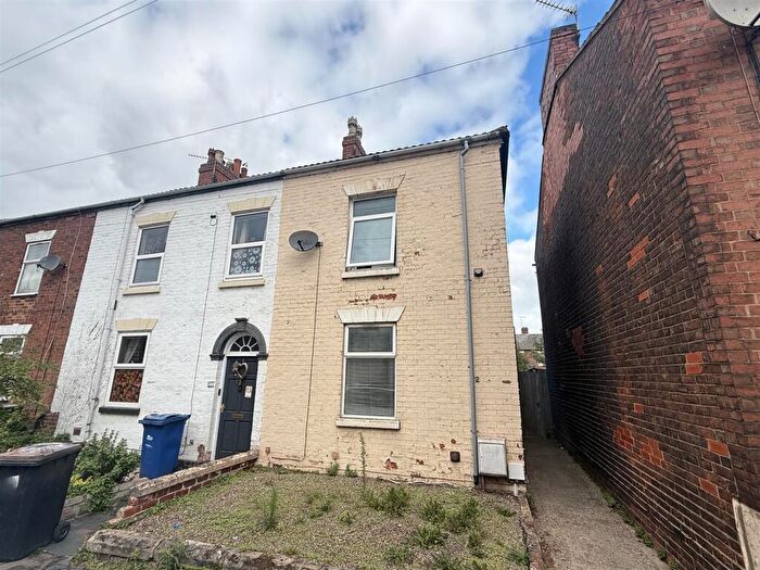 2 Bedroom End Of Terrace House For Sale In Victoria Crescent, Burton-On-Trent, DE14