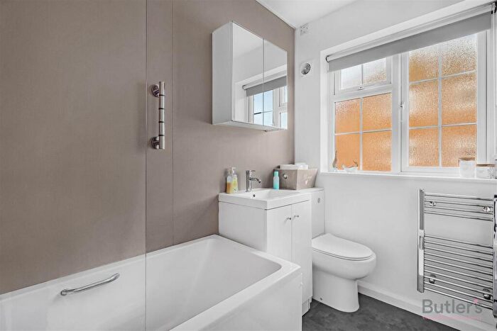 2 Bedroom Flat To Rent In Camborne Road, Sutton, SM2