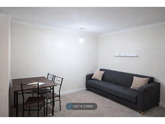 3 Bedroom Flat To Rent In Russell House, London, E6