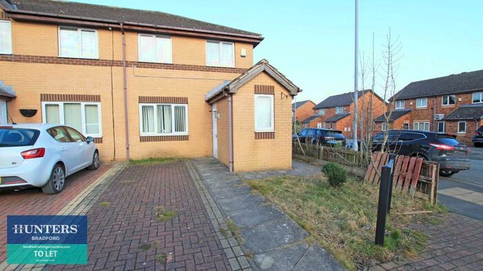 3 Bedroom House To Rent In Bell House Avenue, Bradford, BD4