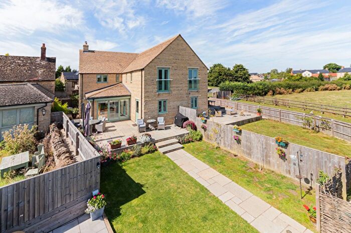 3 Bedroom Semi-Detached House For Sale In Lew Road, Curbridge, OX29