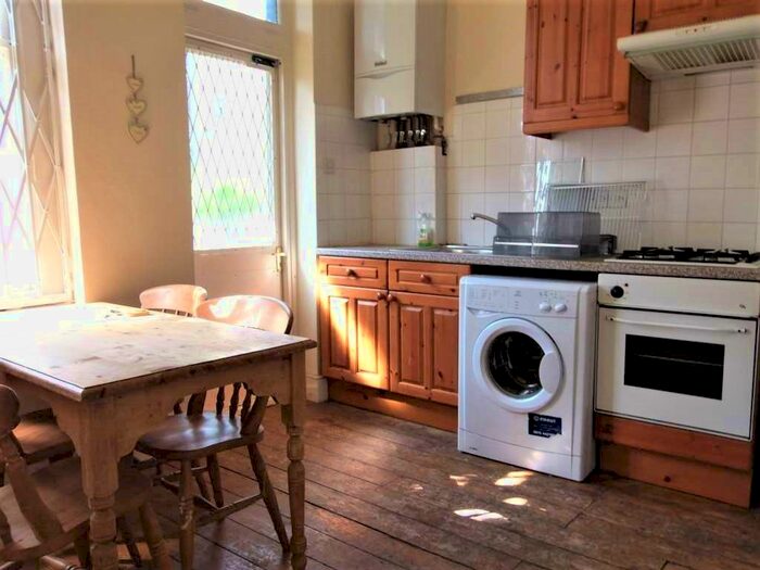 1 Bedroom Flat To Rent In Herne Hill, London, SE24