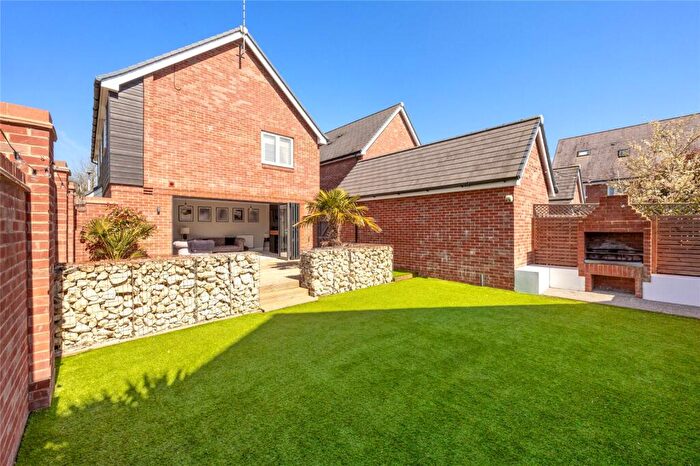 4 Bedroom Detached House For Sale In Gladiolus Grove, Worthing, West Sussex, BN13