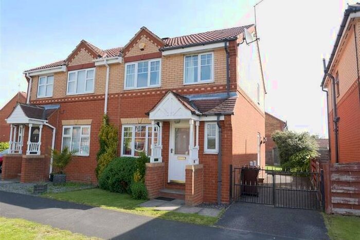 3 Bedroom Semi-Detached House To Rent In Sandpiper Approach, Morley LS27