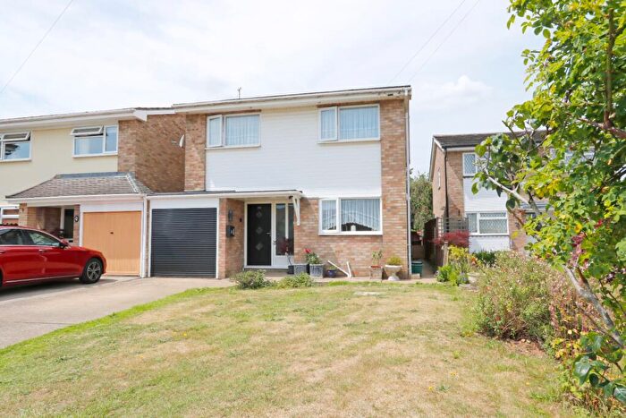 4 Bedroom Detached House For Sale In Marlin Close, Hadleigh, Essex, SS7