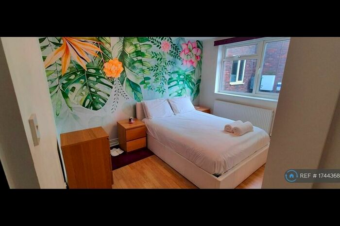 1 Bedroom Flat To Rent In Fawcett Close, London, SW11