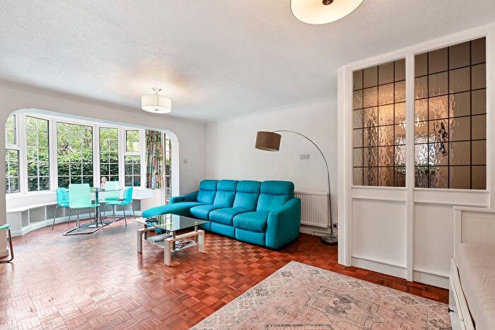 2 Bedroom Flat To Rent In Woodside, SW19