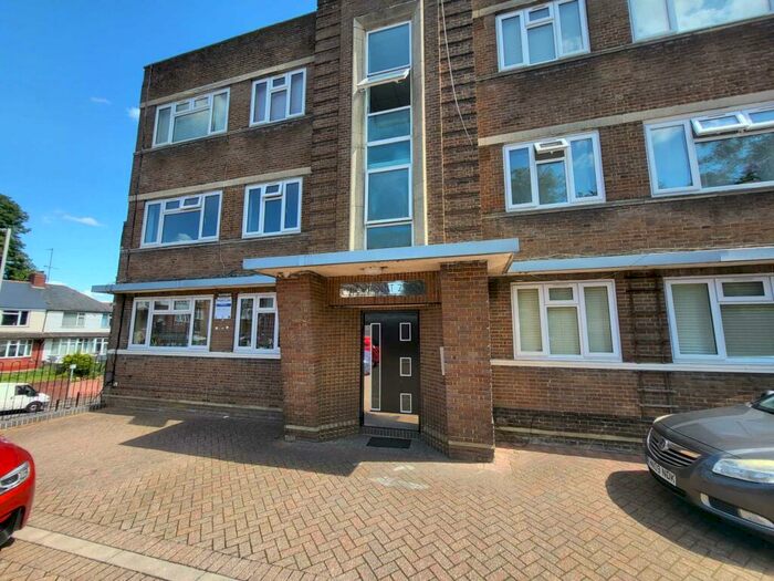 2 Bedroom Apartment To Rent In Fantastic Refurbished Apartment In High Point, Luton, LU1