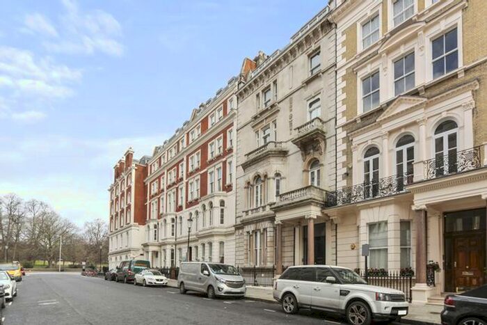 3 Bedroom Flat To Rent In De Vere Gardens, London, Kensington, W8