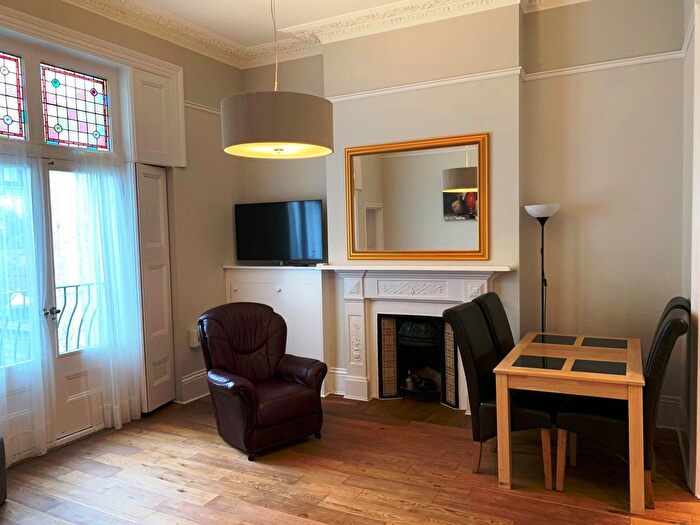 2 Bedroom Flat To Rent In Thorney Hedge Road, London, W4
