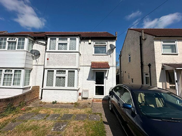 3 Bedroom Detached House To Rent In Slough, Berkshire, SL1