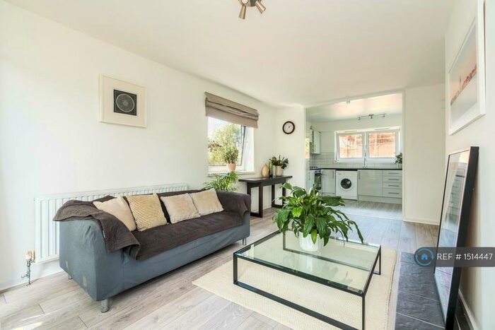 2 Bedroom Flat To Rent In Hull Court, London, SE5
