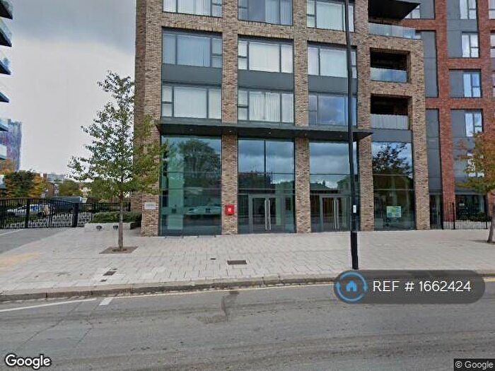 3 Bedroom Flat To Rent In Santina Apartments, Croydon, CR0