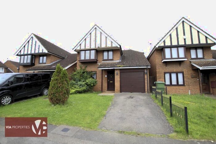3 Bedroom Detached House To Rent In Conifer Close, Waltham Cross, EN7