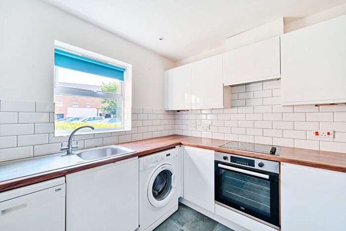 2 Bedroom Flat For Sale In International Way, Sunbury-On-Thames, TW16