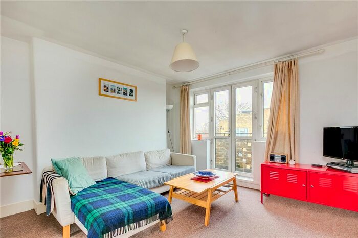 3 Bedroom Flat To Rent In Robinson Court, St. Mary's Path, N1