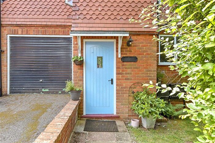 3 Bedroom Flat For Sale In Wrayfield Avenue, Reigate, Surrey, RH2