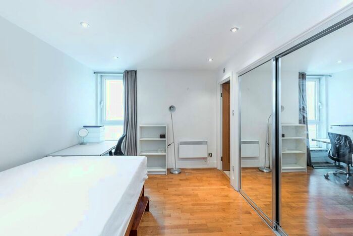 2 Bedroom Flat To Rent In St George Wharf, Vauxhall, London, SW8