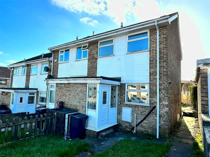 2 Bedroom Semi-Detached House To Rent In Heathmoor Close, Illingworth, Halifax, HX2