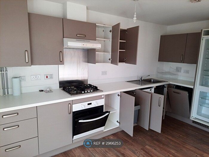 2 Bedroom Flat To Rent In Stephenson Court, Worthing, BN13