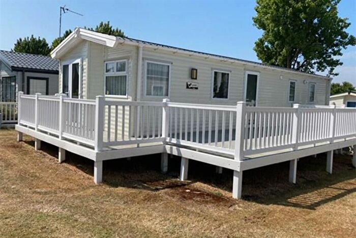 3 Bedroom Mobile/park Home For Sale In Fen Lane, East Mersea, Colchester, CO5