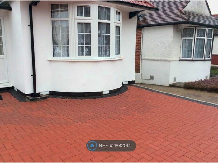 5 Bedroom Bungalow To Rent In Dudley Road, Harrow, HA2
