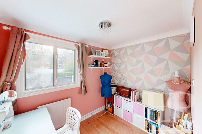 3 Bedroom Terraced House For Sale In Selsey Road, Crawley, RH11