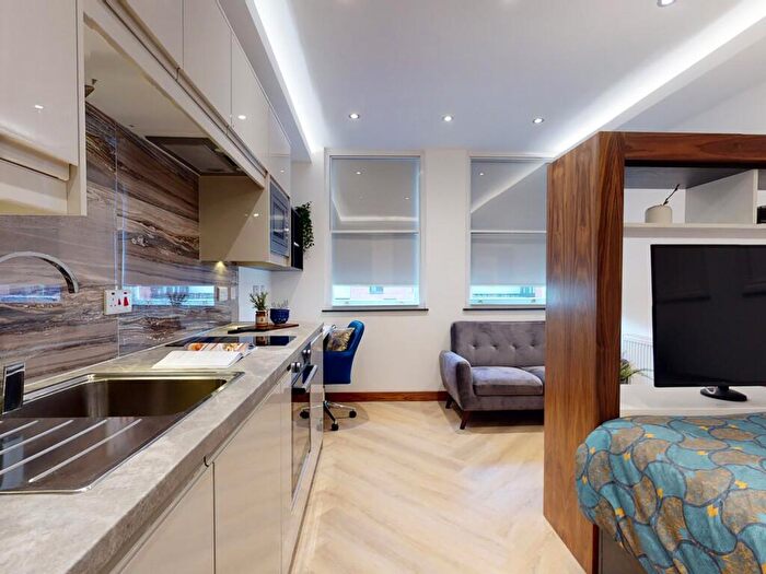 Apartment To Rent In Apt, Live Oasis Piccadilly #, M1
