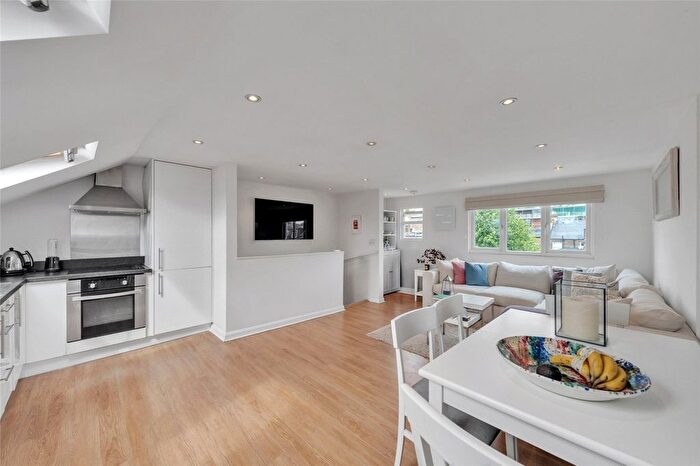 2 Bedroom Flat For Sale In Loveridge Road, London, NW6