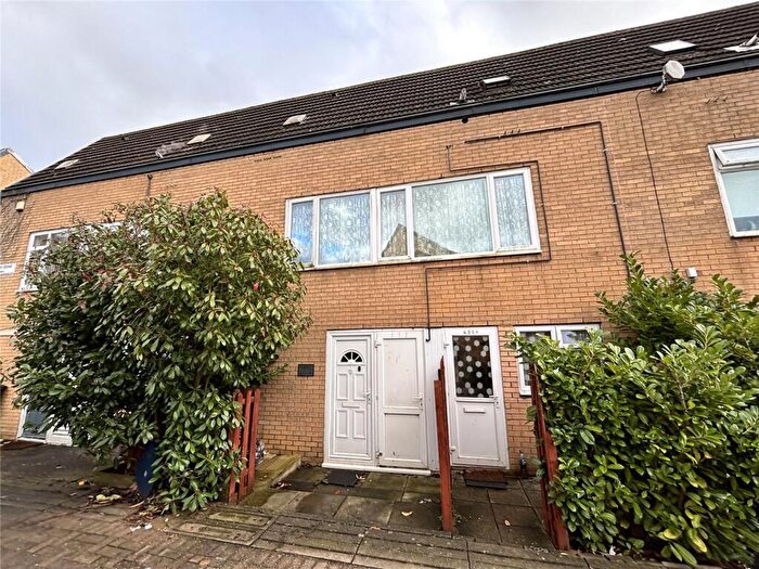 7 Bedroom Terraced House For Sale In South Ninth Street, Milton Keynes, Buckinghamshire, MK9