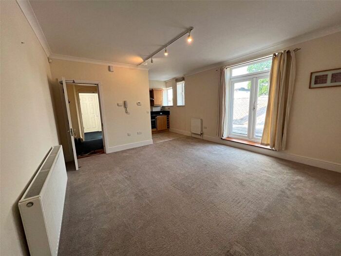 1 Bedroom Flat To Rent In A Queens Road, Weybridge, Surrey, KT13