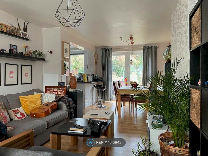 3 Bedroom Terraced House To Rent In Longfield Crescent, London, SE26