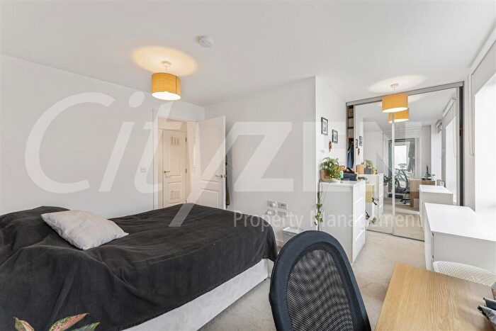 1 Bedroom Flat To Rent In Rope Court, Canoe Walk, London, E14