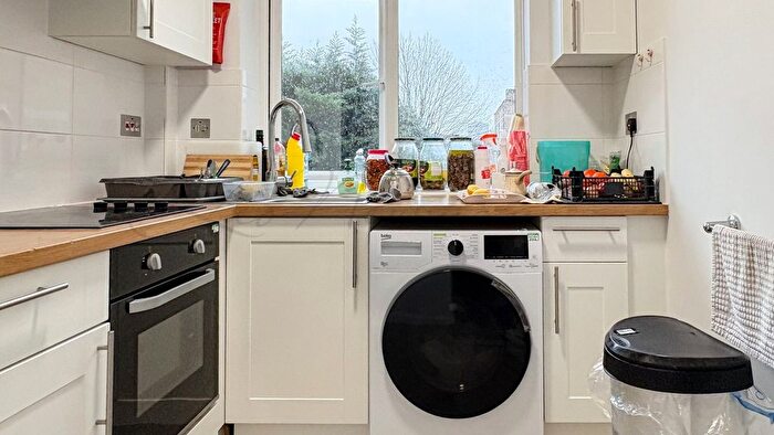 1 Bedroom Flat To Rent In Wellesley Court, Maida Vale, W9