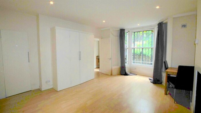 Studio To Rent In Leighton Grove, Kentish Town, NW5