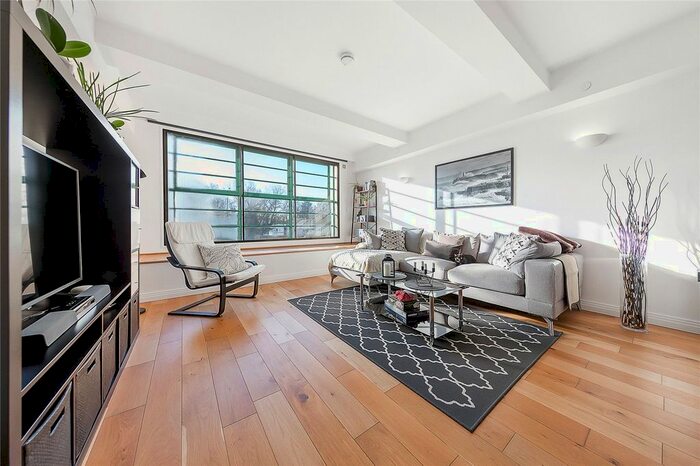 1 Bedroom Flat To Rent In Western Avenue, Perivale, Greenford UB6