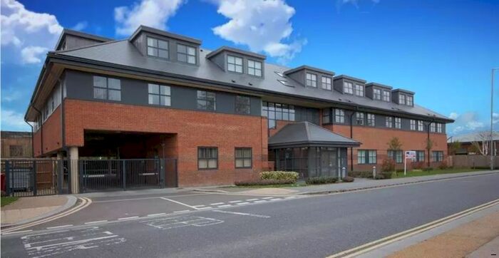 1 Bedroom Flat To Rent In Parkgate House, Great North Road, Hatfield, Hertfordshire, AL9