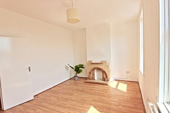 3 Bedroom Maisonette To Rent In Homerton High Street, London, E9