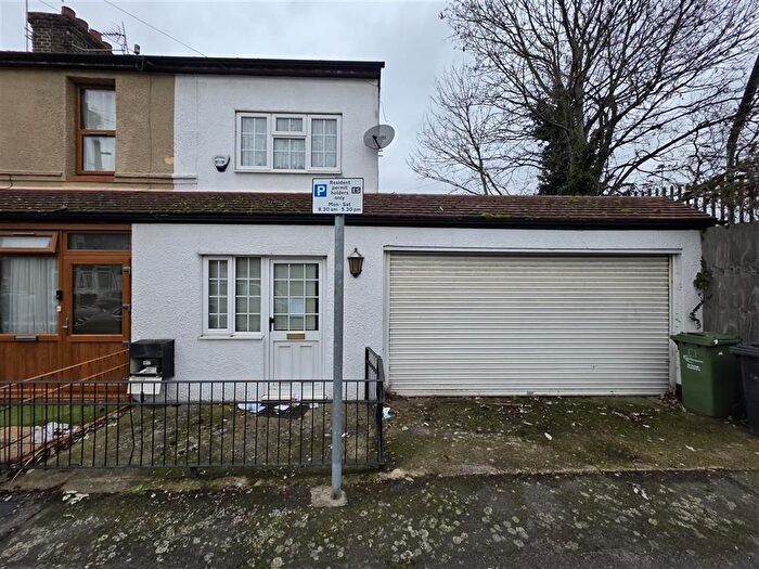 1 Bedroom End Terrace House For Sale In Surrey Road, Barking, IG11