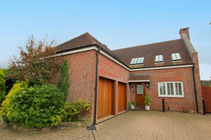 4 Bedroom Detached House For Sale In The White Friars, Boreham Street, BN27
