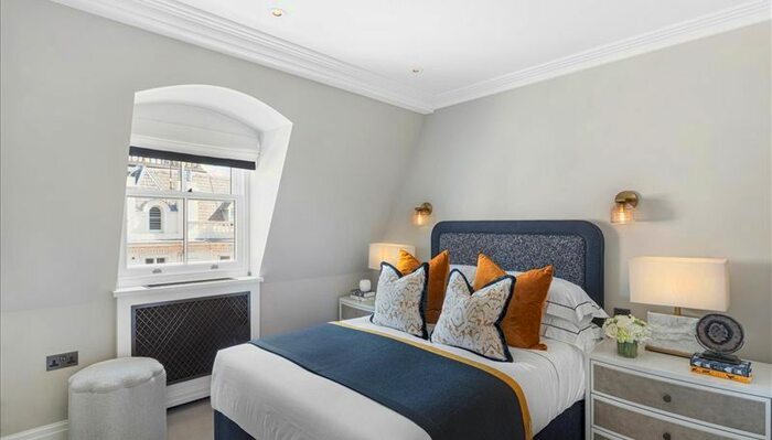 3 Bedroom Flat To Rent In Prince Of Wales Terrace, Kensington, W8
