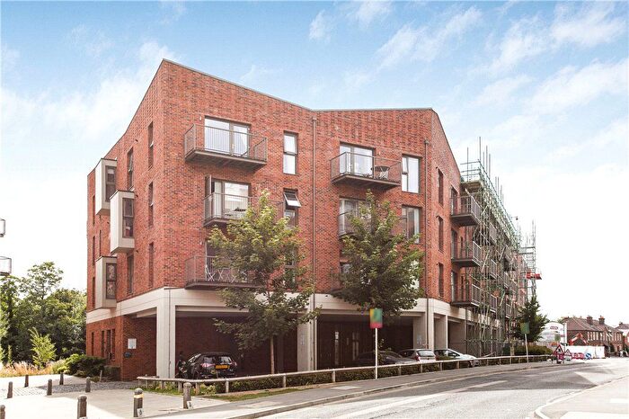 2 Bedroom Flat To Rent In Walnut Tree Close, Guildford, Surrey, GU1