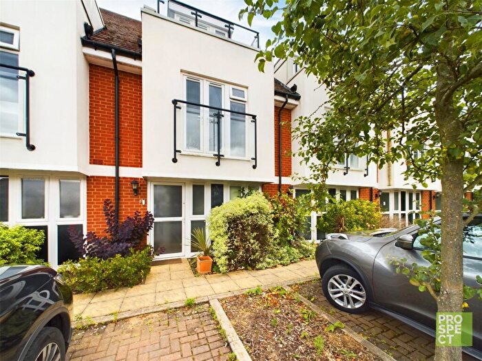 3 Bedroom Town House To Rent In Horsley Road, Maidenhead, Berkshire, SL6