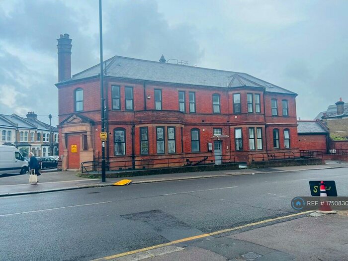 Studio To Rent In Catford Hill, London, SE6