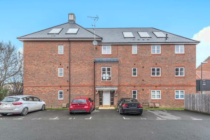 2 Bedroom Apartment To Rent In Prothero Close, Aylesbury, HP21