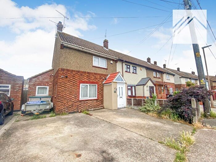 2 Bedroom Semi-Detached House For Sale In Waarden Road, Canvey Island, SS8