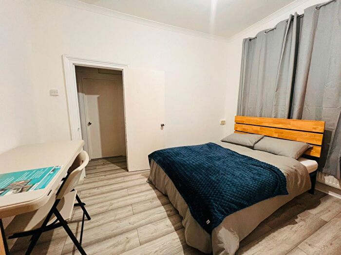 5 Bedroom End Of Terrace House To Rent In Mossford Street, London, E3